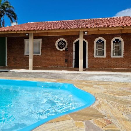 Confortável casa com piscina e churrasqueira a 100m da praia Caraguatatuba Esterno foto
