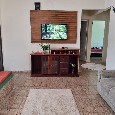 Confortável casa com piscina e churrasqueira a 100m da praia Caraguatatuba Esterno foto