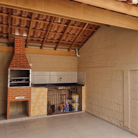 Confortável casa com piscina e churrasqueira a 100m da praia Caraguatatuba Esterno foto