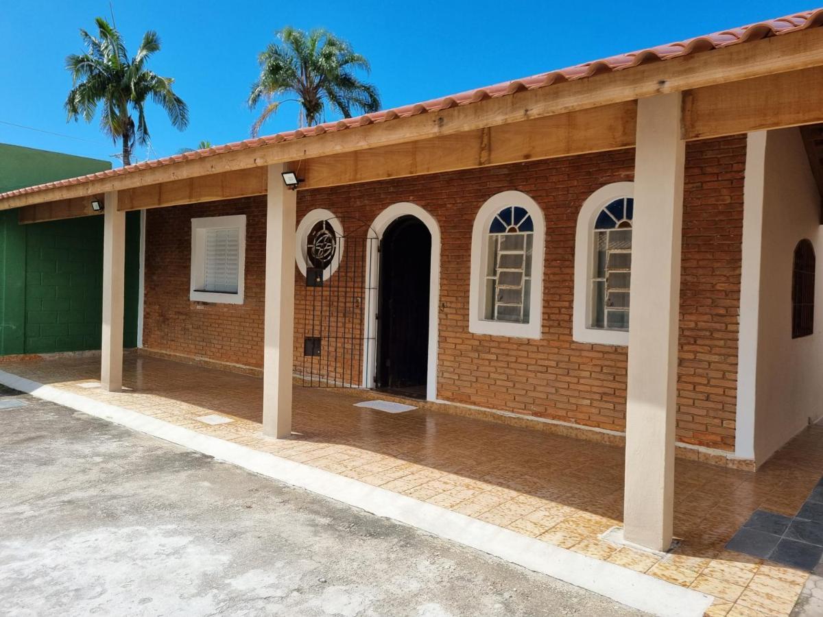 Confortável casa com piscina e churrasqueira a 100m da praia Caraguatatuba Esterno foto