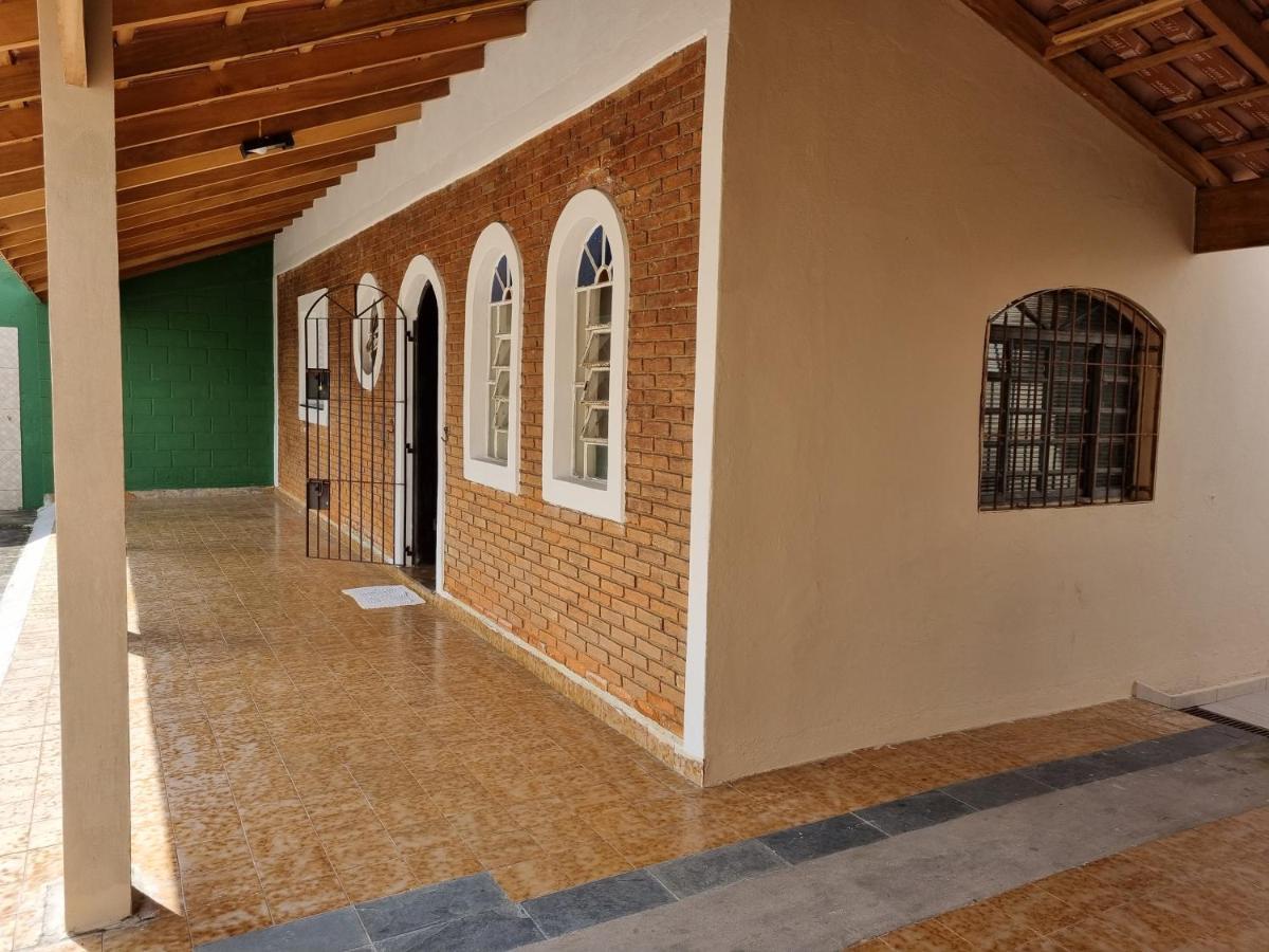 Confortável casa com piscina e churrasqueira a 100m da praia Caraguatatuba Esterno foto
