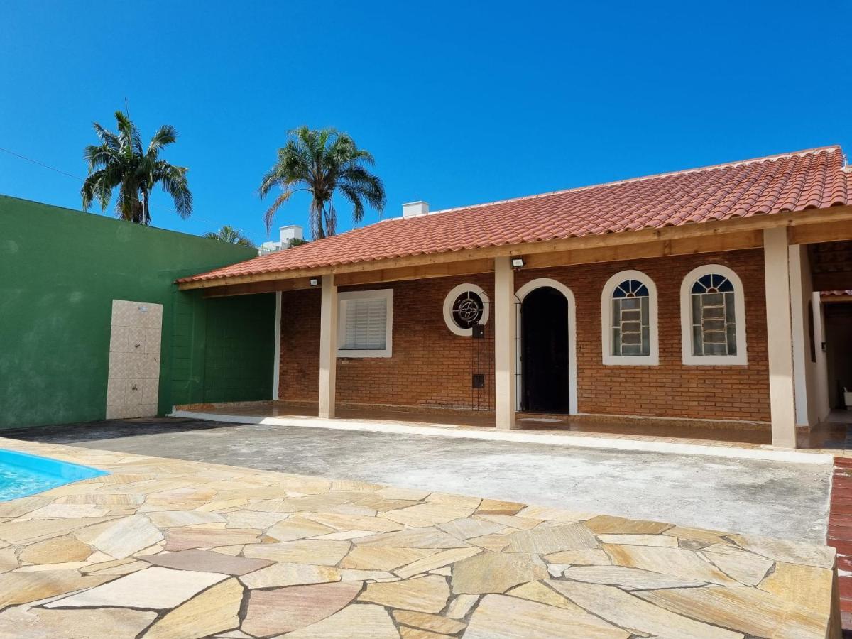 Confortável casa com piscina e churrasqueira a 100m da praia Caraguatatuba Esterno foto