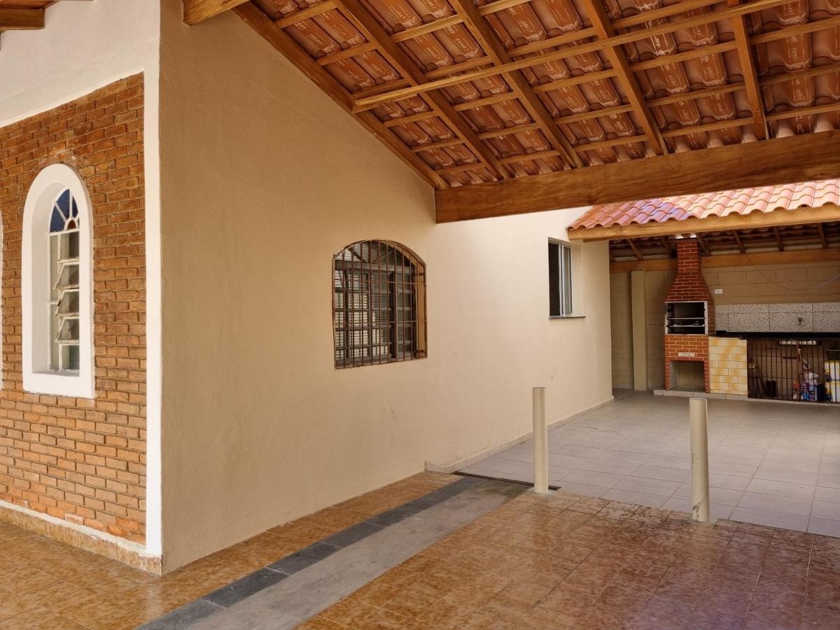 Confortável casa com piscina e churrasqueira a 100m da praia Caraguatatuba Esterno foto