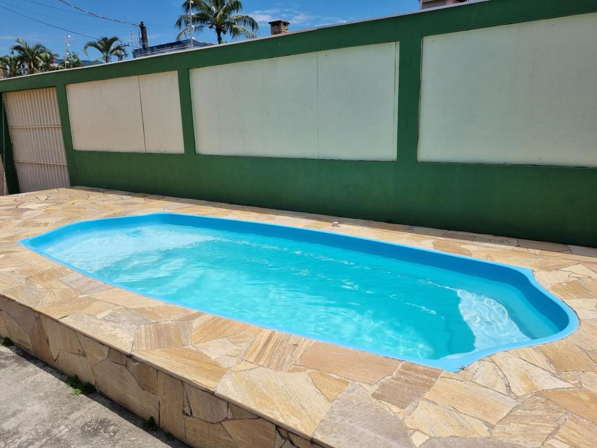 Confortável casa com piscina e churrasqueira a 100m da praia Caraguatatuba Esterno foto